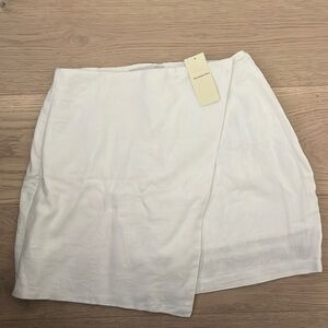 The A&F Scarlett Linen-Blend Wrap Mini Skort. White size small